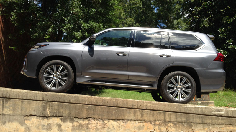 Illustration for article titled The 2016 Lexus LX 570 Is A Big Lumbering Idiot-Mobile And I Hate It